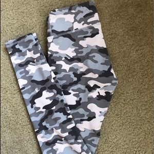 FABLETICS PINK CAMO LEGGINGS